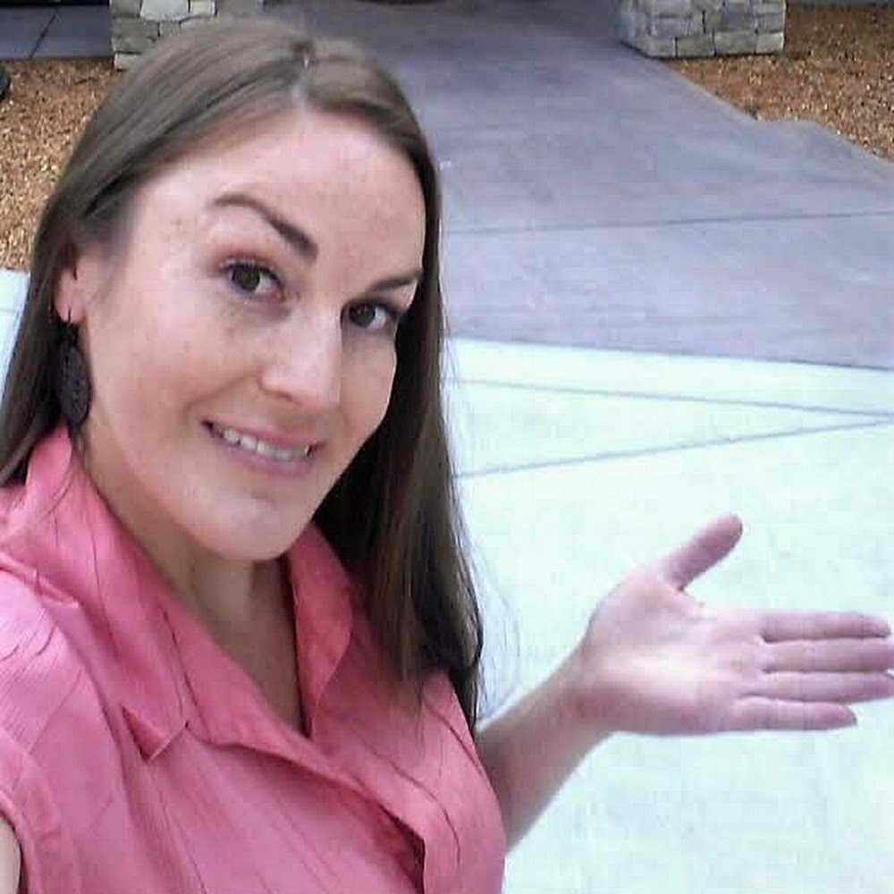 Meet your Posher, Deena